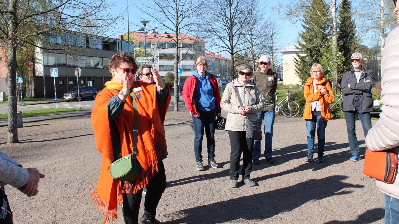 Opastettu kävelykierros - Kulttuurikortteleista makeaan maailmaan