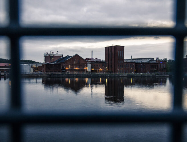 Taideruukki jokimaisema