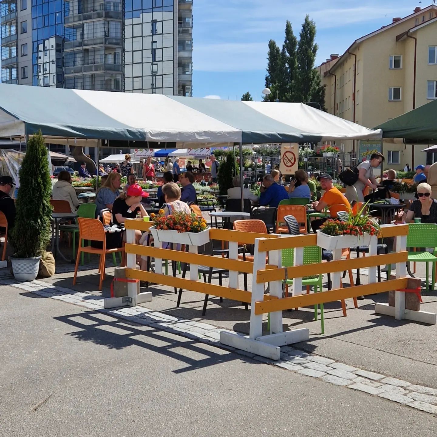 Allun torikahvila Kouvolan kauppatorilla.