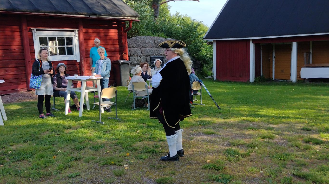 Kustaa III vierailulla kievarimuseossa