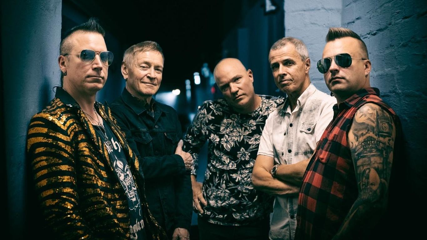 Black Devils feat. Ile Kallio & Janne Louhivuori- Hurriganes Show
