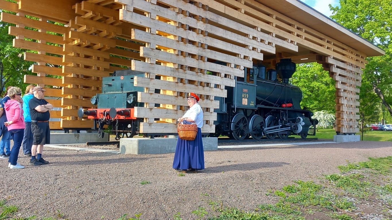 Opastettu kävelykierros - Junat vislanneet Kouvolassa jo yli 150 vuotta