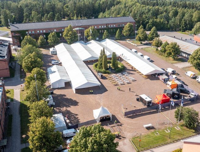 Tapahtumatelttoja Kasarminmäen Paraatikentällä, ilmakuva