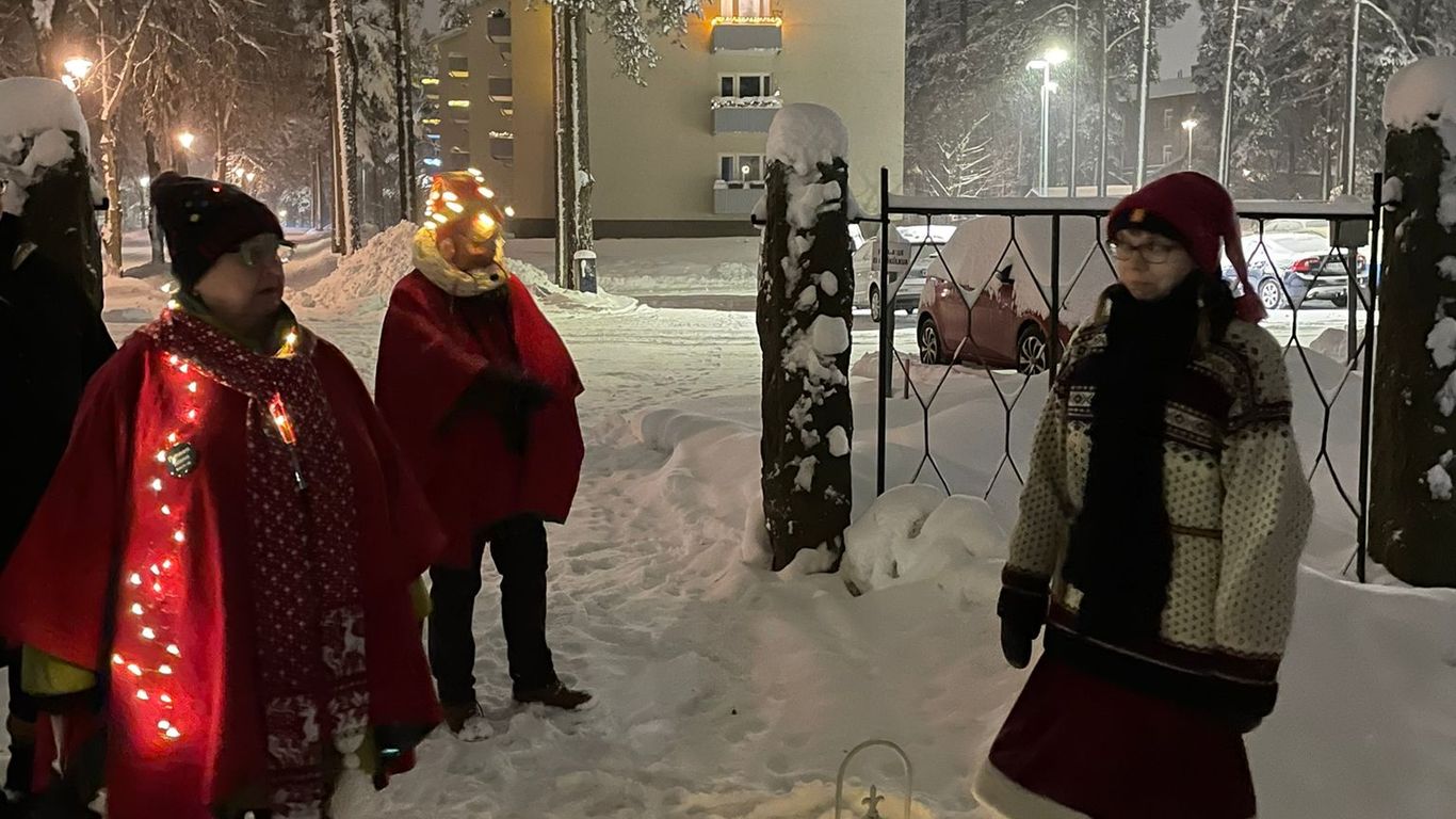 OPASTETTU KÄVELYKIERROS - Jouluinen iltakävely Kaunisnurmella