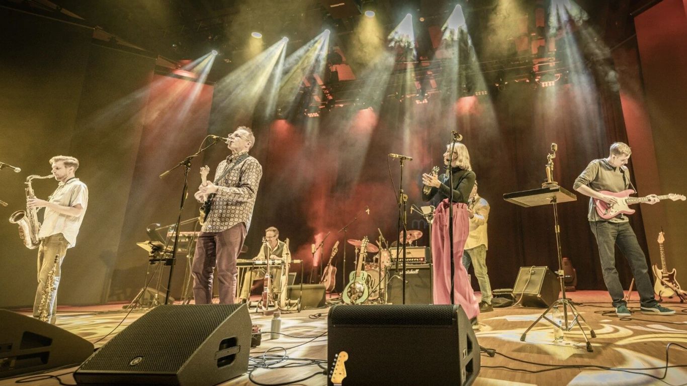 Nothing for Money plays DIRE STRAITS and more by MARK KNOPFLER !