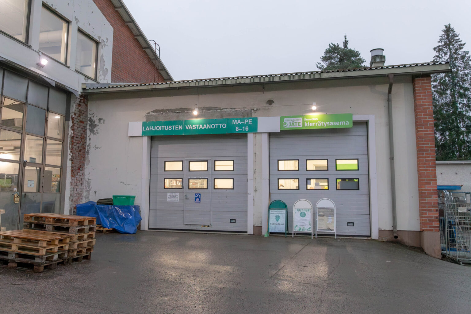 Parikin myymälän julkisivu