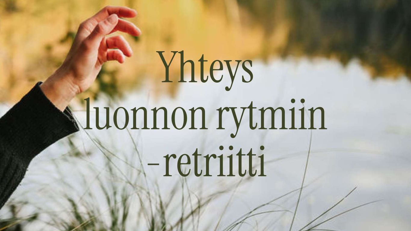 Käsi heilahtaa luontoympäristössä, jarvimaisemassa